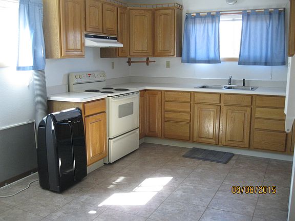 4th image of 825 Woodbury St