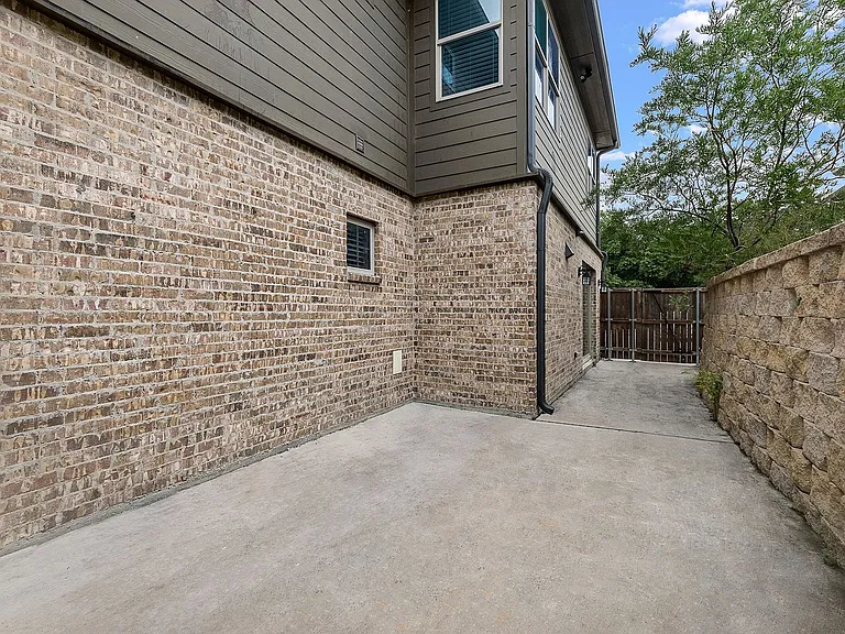 2832 Forest Park Blvd — Photo 12
