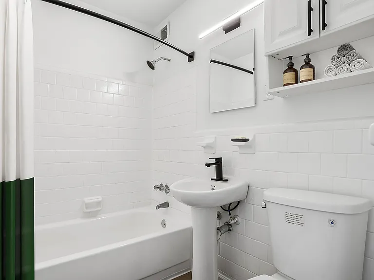 ReNew Chastain — Photo 6