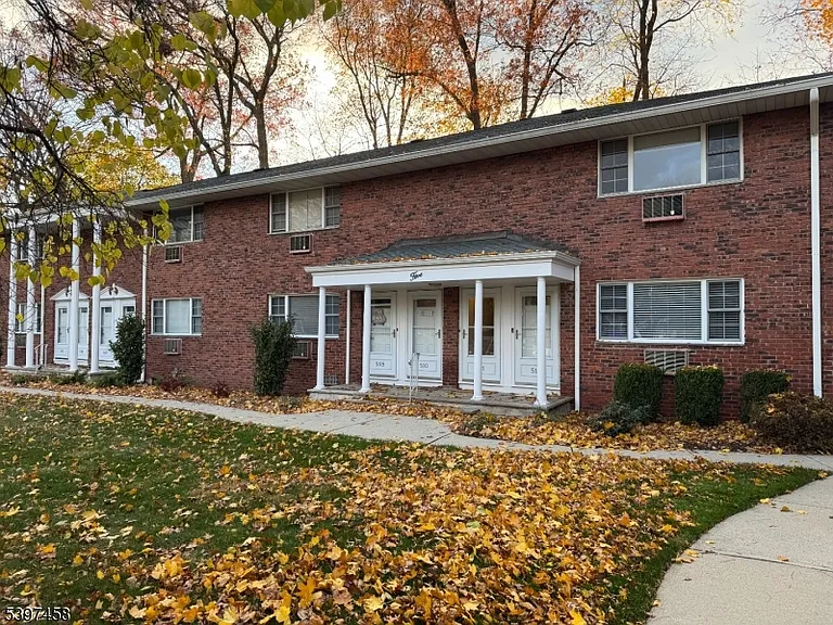 511 Washington Dr — Photo 1