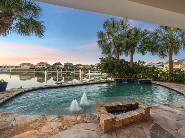 721 Harborside Way, Kemah, TX 77565