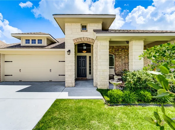 7411 Masters Dr, Navasota, TX 77868