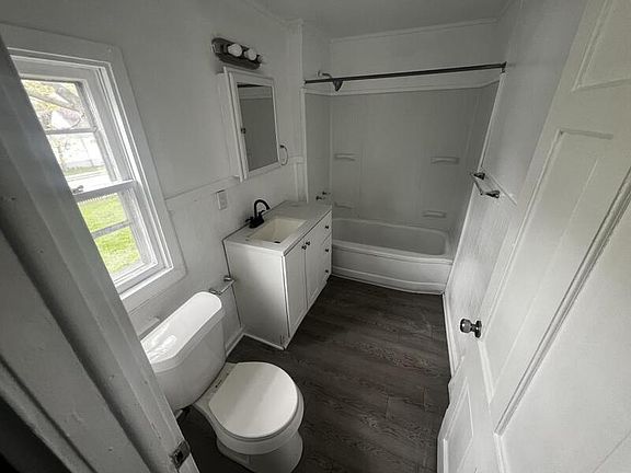 3rd image of 16 Cummings St