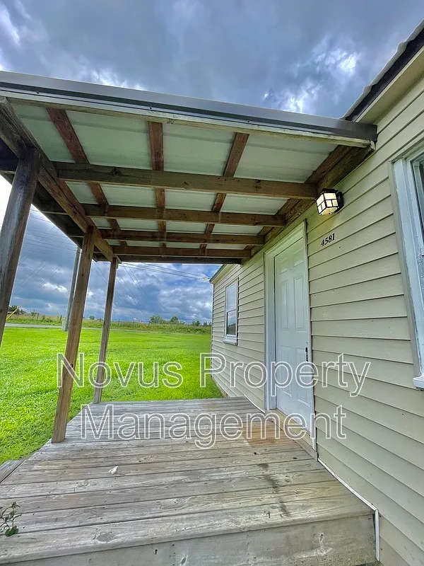 2 bed, 1.0 bath, 700 sqft, $875 — Photo 2