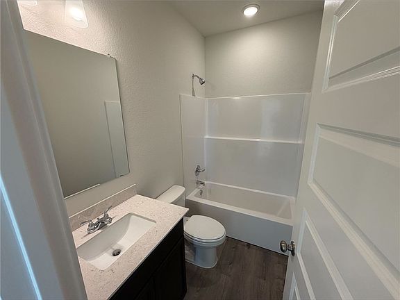 4th image of 107 Hejl Dr
