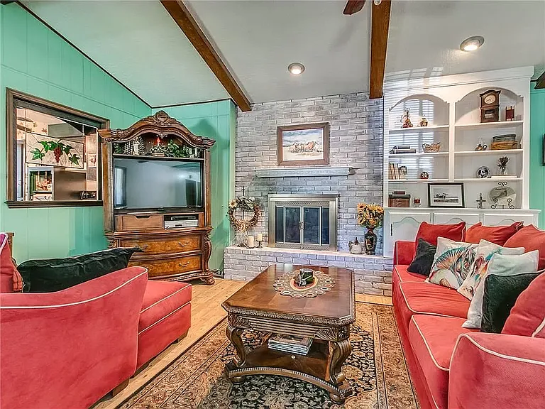 2308 Houston Ave — Photo 26