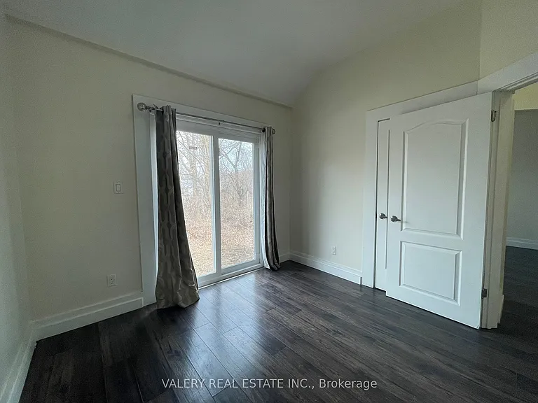 1561 Hurontario St #1 — Photo 20