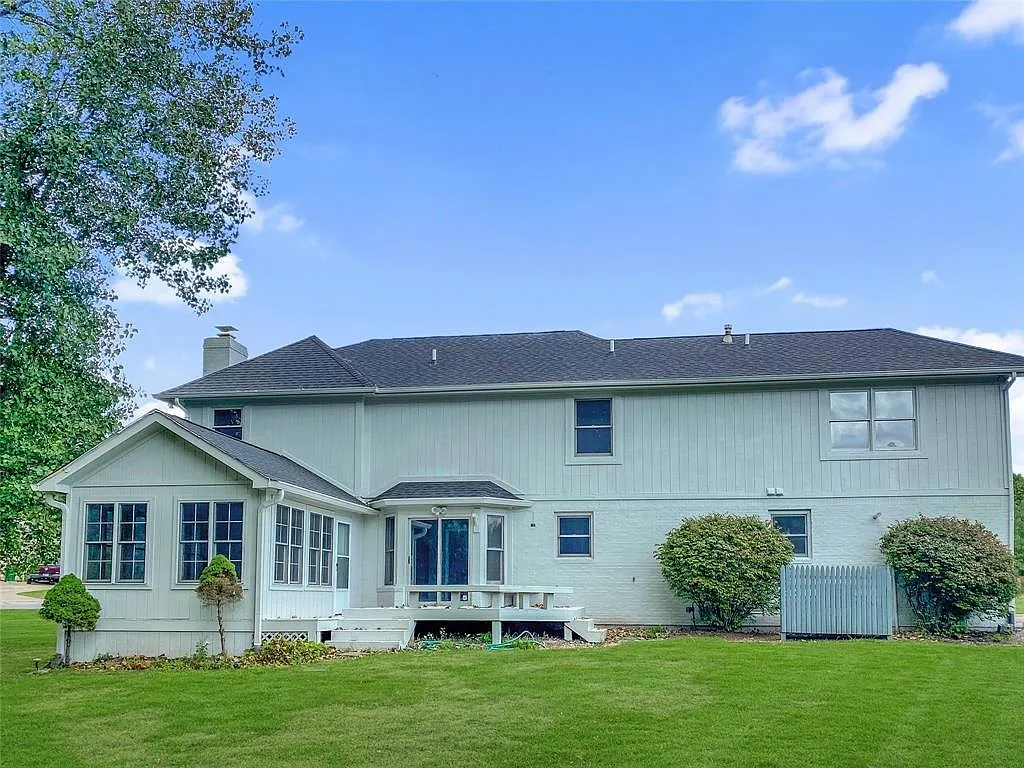 3 bed, 2.5 bath, 2710 sqft, $2,700 — Photo 3