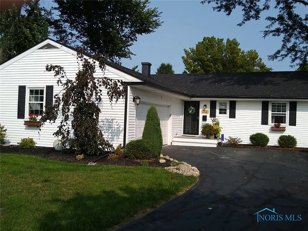 712 Farrer St photo 1