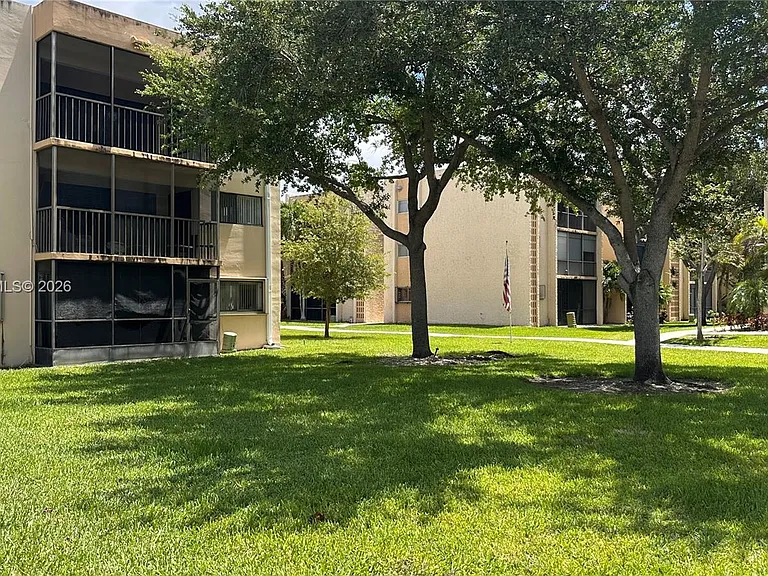 8401 SW 107th Ave #331E — Photo 47