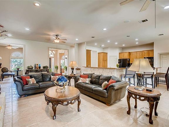 2nd image of 1518 Pinehurst Ln
