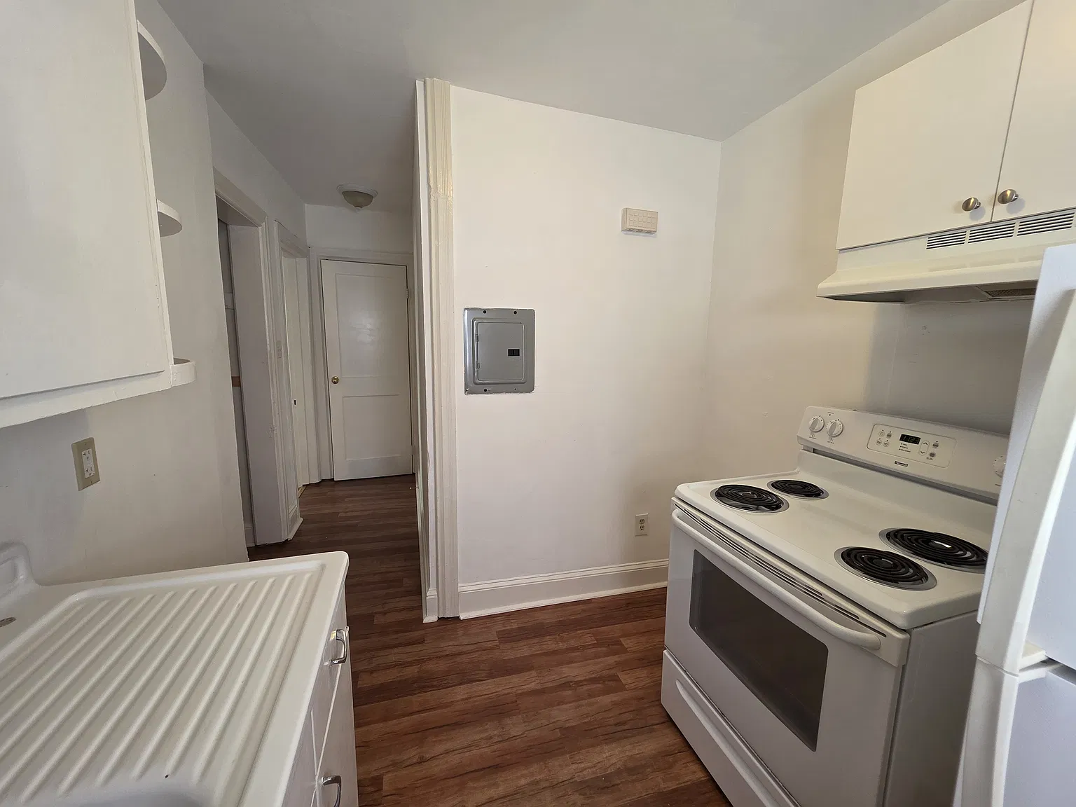 1 bed, 1.0 bath, 375 sqft, $1,350 — Photo 2