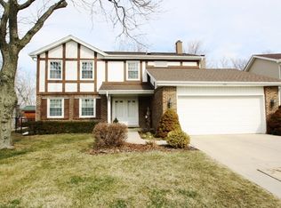 180 Grovenor Dr, Schaumburg, IL 60193