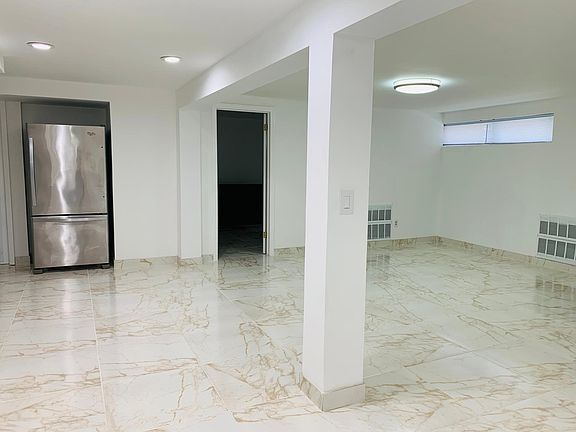 3rd image of 60 Scranton St Floor 1