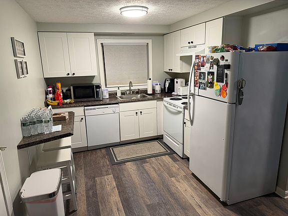 2nd image of 10 Derby Rd #5