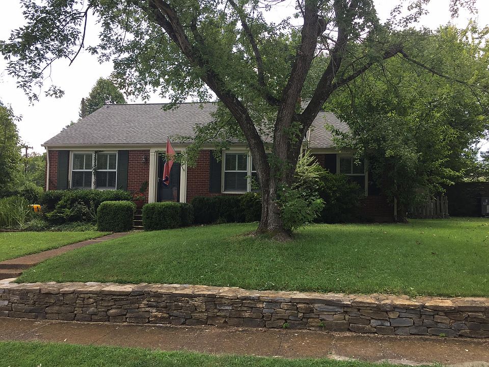 Beautiful curb appeal!