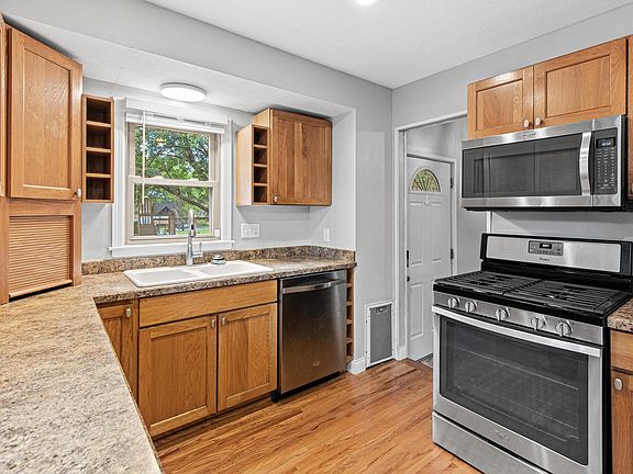 5th image of 11888 Olive St NW