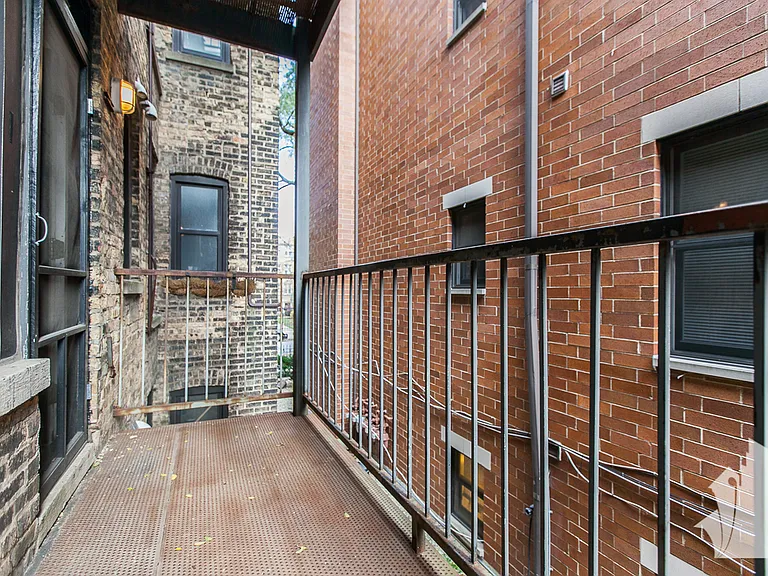921 W Dakin St #402 — Photo 11