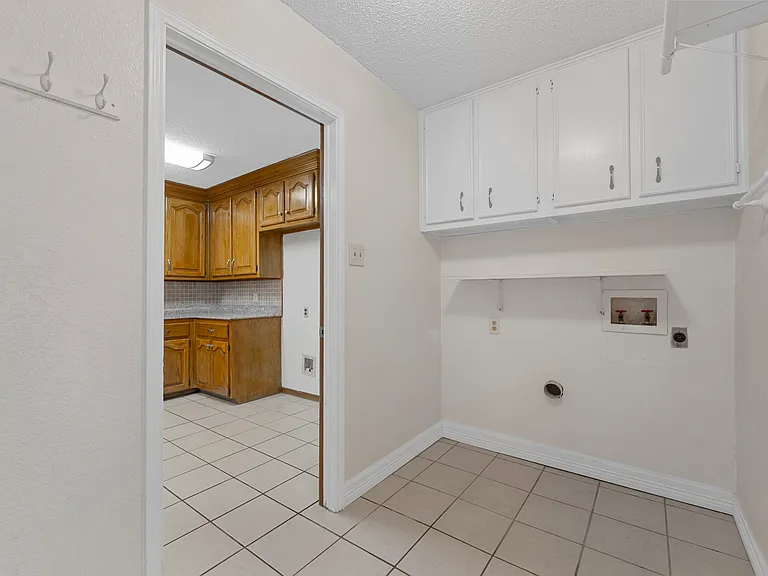 9622 Oak Springs Dr — Photo 17