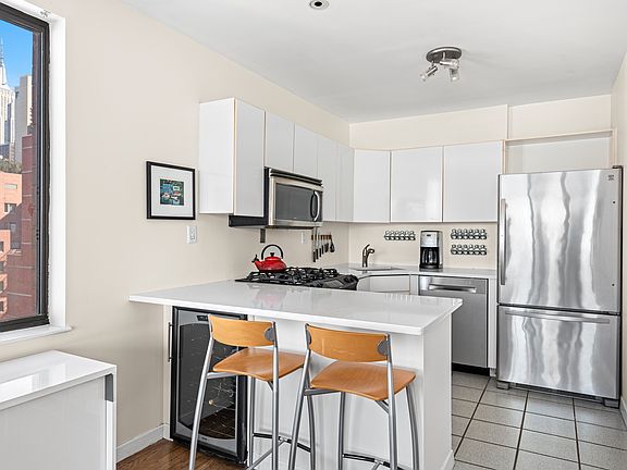 4th image of 181 7th Ave APT 11B