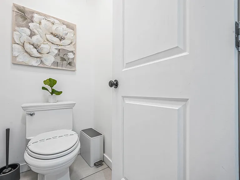 10146 Amestoy Ave — Photo 30
