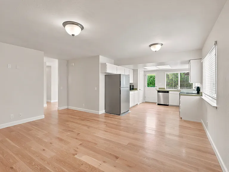 412 Kehoe Ave — Photo 5