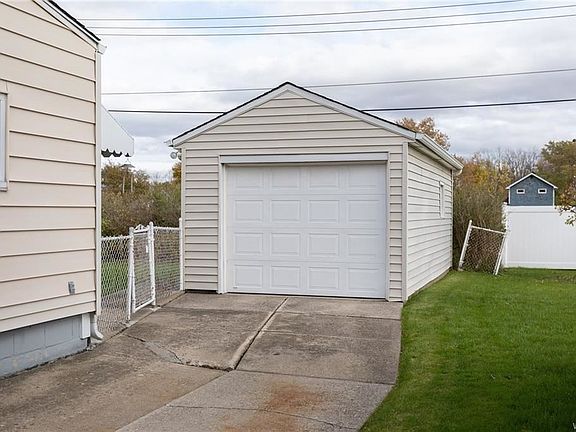 2nd image of 211 E Melcourt Dr