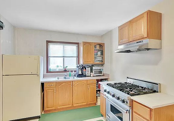5th image of 157-26 25th Dr