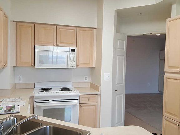 4th image of 19355 Cypress Ridge Ter Unit 807
