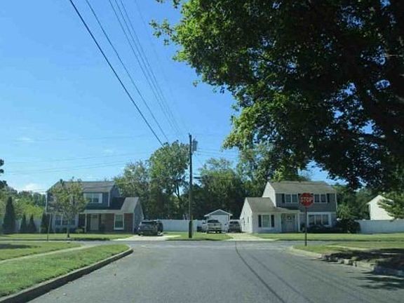 Exterior Neighborhood (street photo)