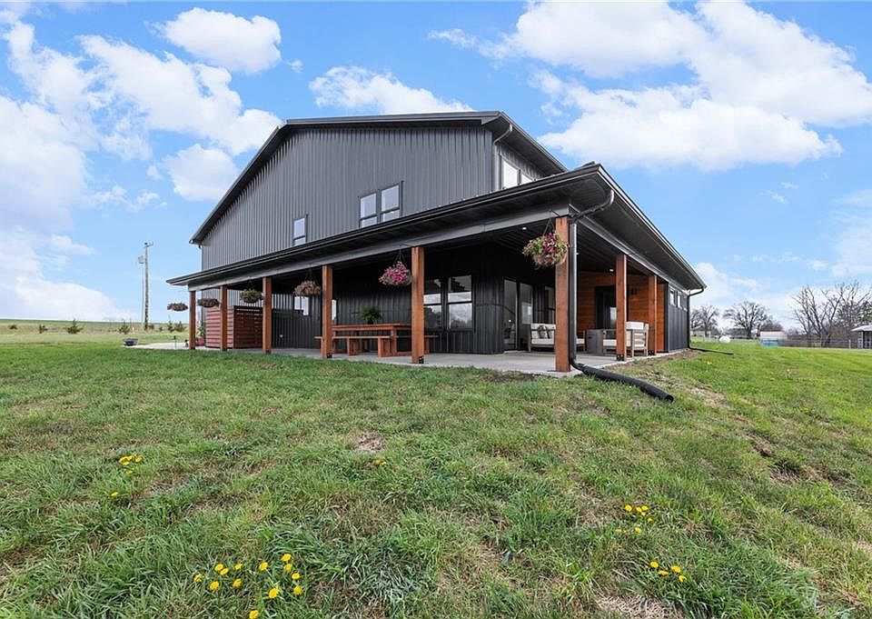 1st image of 25594 Somerset Rd