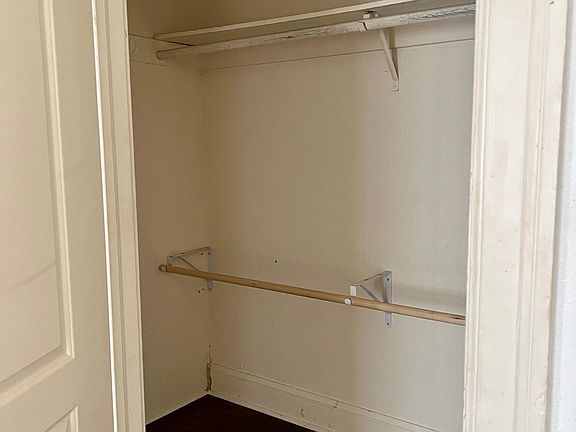 5th image of 1165 W Elm St