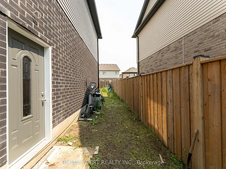 301 Freure Dr — Photo 37