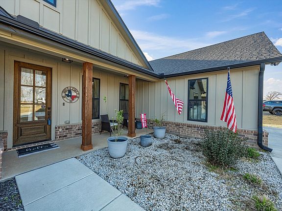 4th image of 825 Holbrook Rd