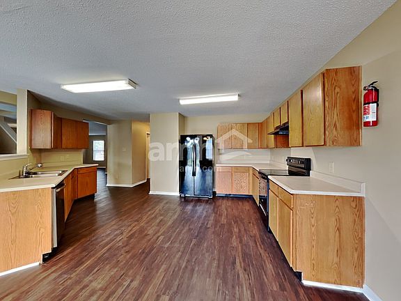 3rd image of 1886 Fountain Cir