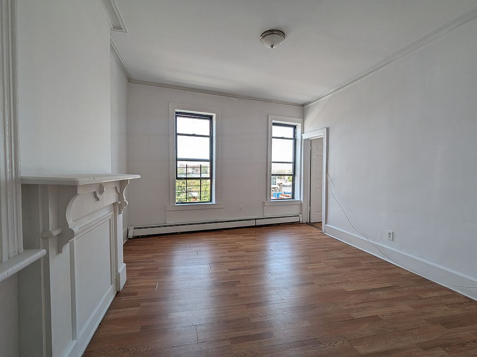 1st image of 942 Flushing Ave APT 3R