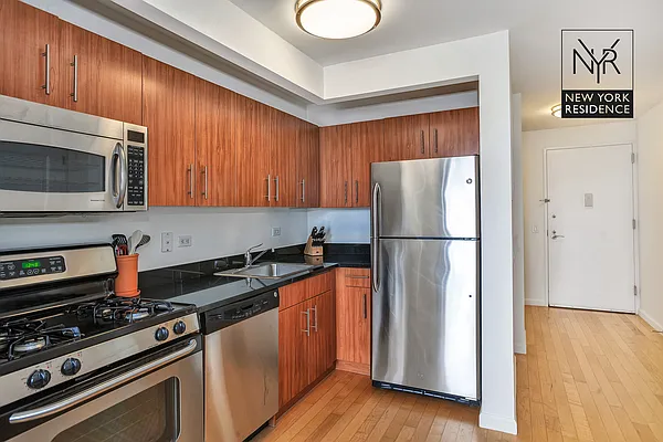 Sold by New York Residence | media 20