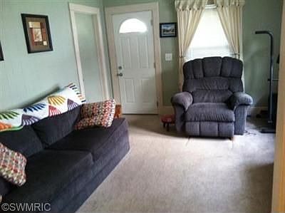2nd image of 473 Rice St