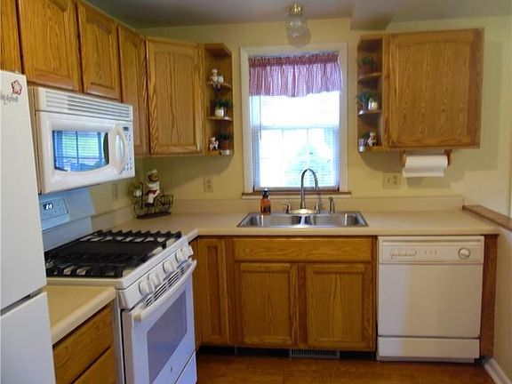 3rd image of 264 Butler Ave