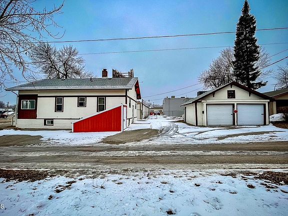 3rd image of 114 8th Ave NW