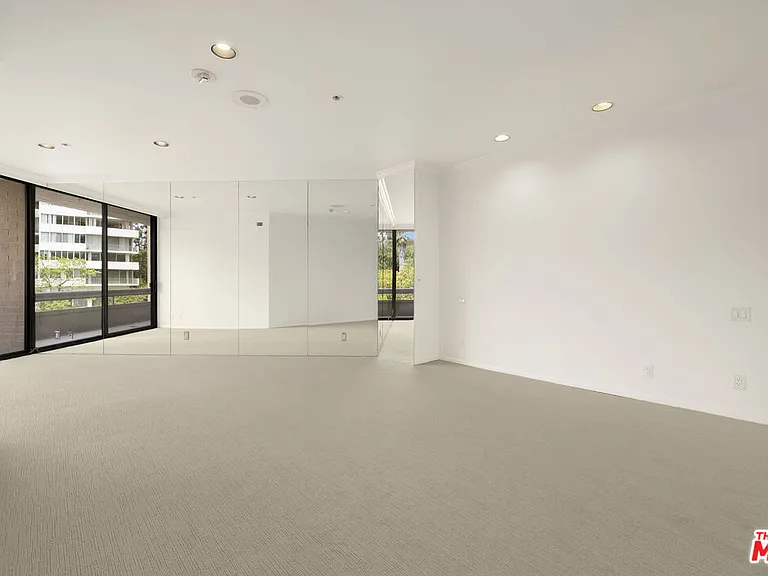 10430 Wilshire Blvd #202 — Photo 13