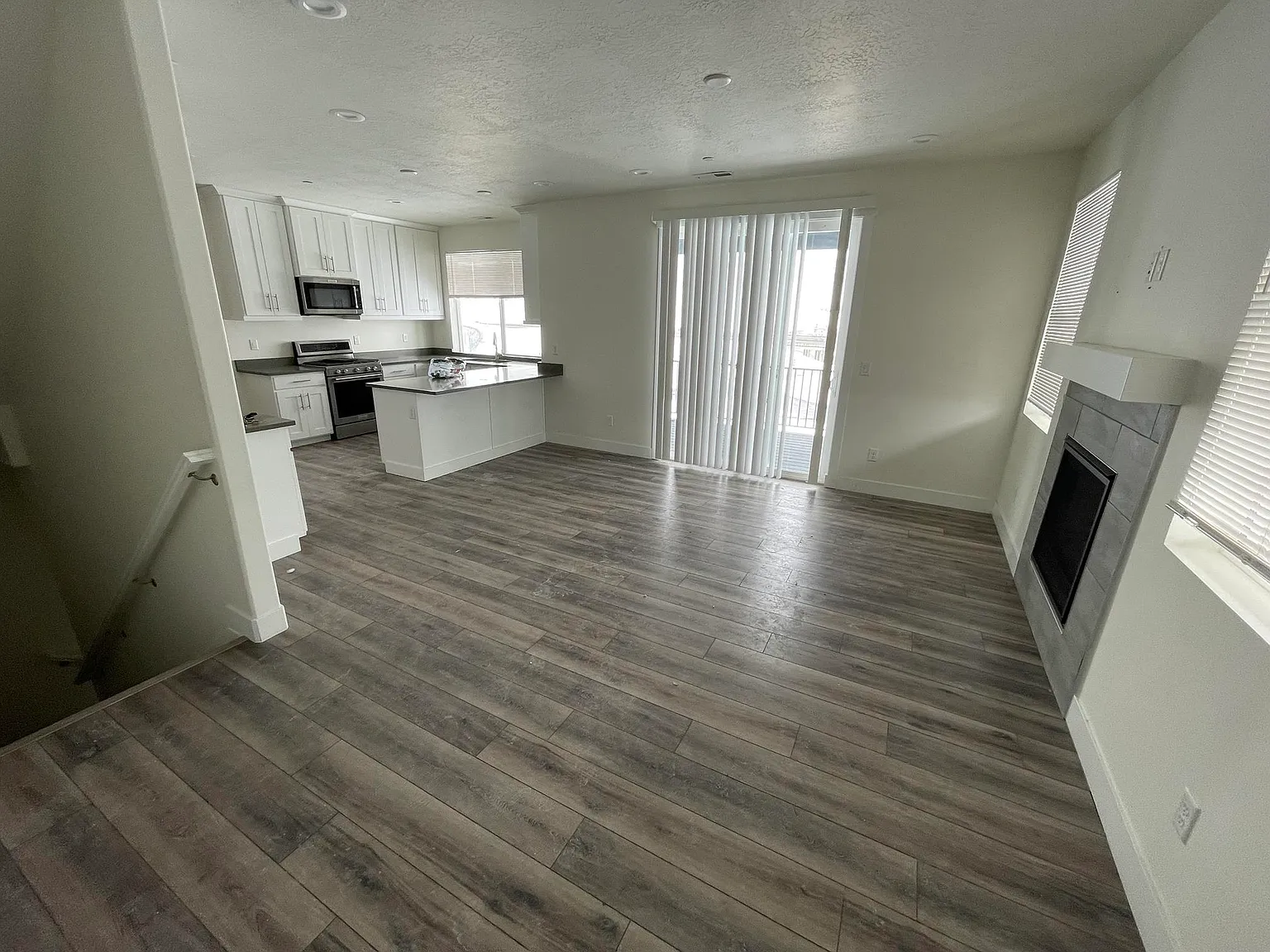 2 bed, 1650 sqft, $3,300 — Photo 2