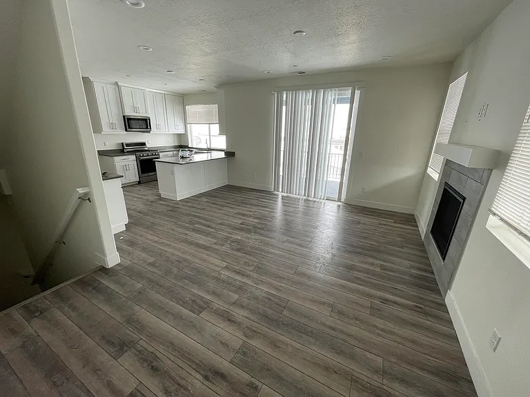 3208 Quarry Springs Dr — Photo 2