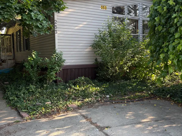 253 Jacqualyn Dr, Lapeer, MI 48446