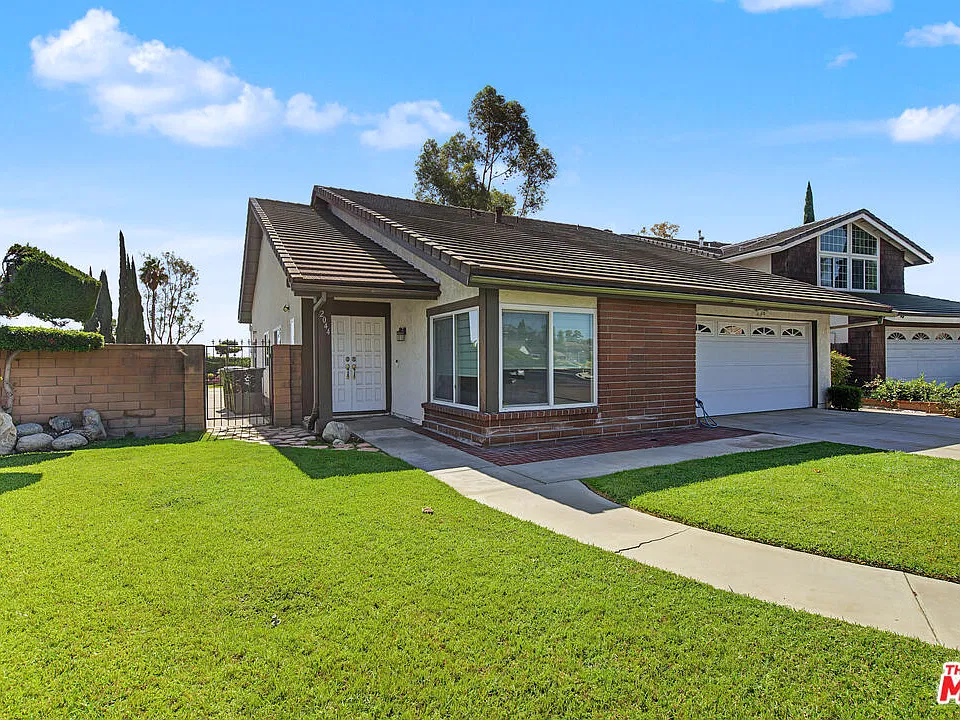 2044 Foothill Dr