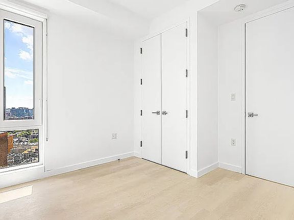 5th image of 150 Lawrence St #1542
