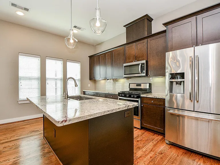955 W 24th St #D — Photo 19