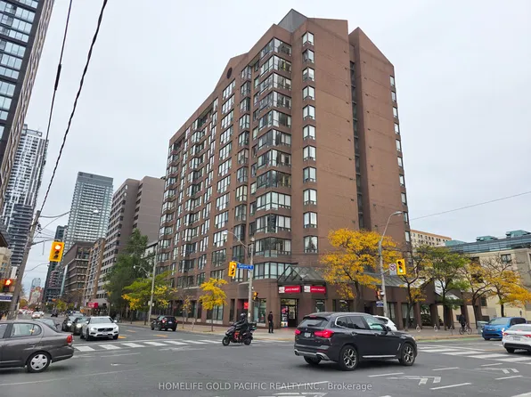 117 Gerrard St E #207, Toronto, ON M5B 2L4