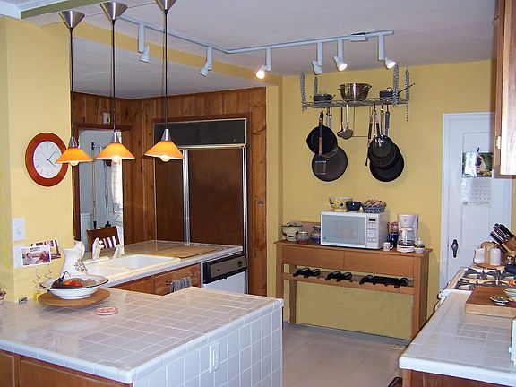 Moderate kitchen remodel