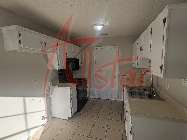 502 Village Cv — Photo 4